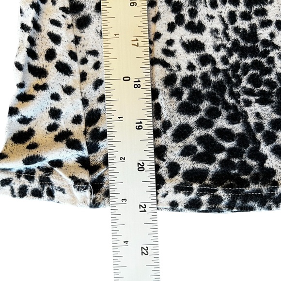 Fabrizio Gianni Animal Print Turtle Neck Blouse Women’s Size L - Picture 5 of 9